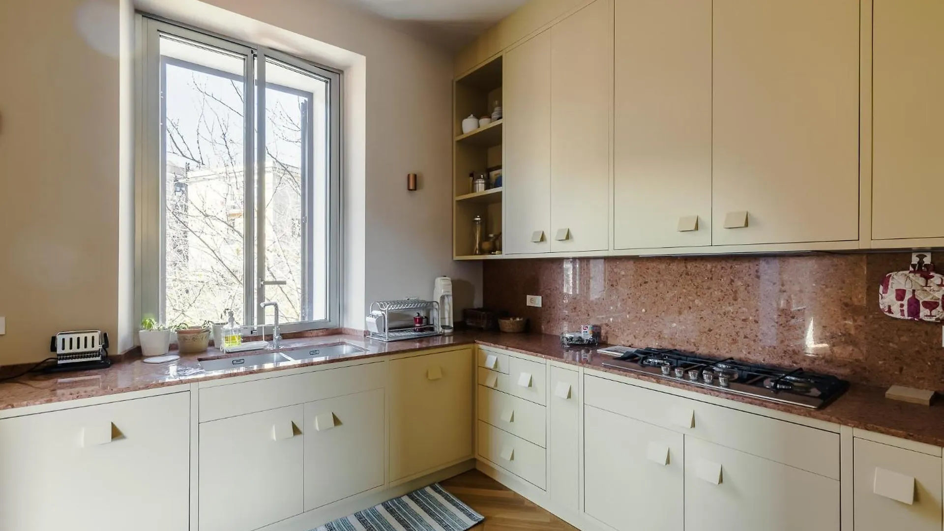 Roman Retreat En-Suite Room Italy